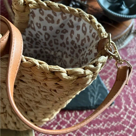 JustFab Tan Woven Tote Bag - Picture 11 of 16